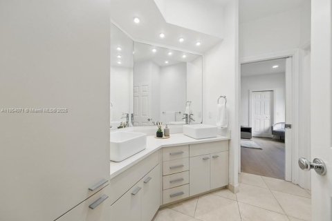 Снять в аренду виллу или дом в Уэстон, Флорида 5 спален, 388.89м2, № 1958720 - фото 22