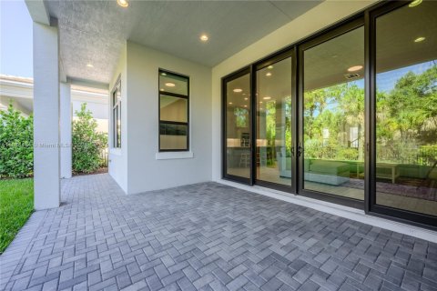 House in Palm Beach Gardens, Florida 4 bedrooms, 408.96 sq.m. № 1939316 - photo 29