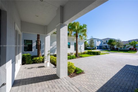 House in Palm Beach Gardens, Florida 4 bedrooms, 408.96 sq.m. № 1939316 - photo 5