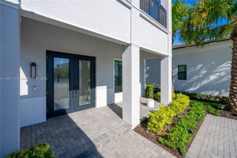 House in Palm Beach Gardens, Florida 4 bedrooms, 408.96 sq.m. № 1939316 - photo 4