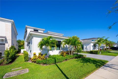 House in Palm Beach Gardens, Florida 4 bedrooms, 408.96 sq.m. № 1939316 - photo 3