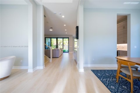 House in Palm Beach Gardens, Florida 4 bedrooms, 408.96 sq.m. № 1939316 - photo 6