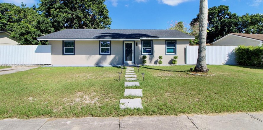 Дом в Хомстед, Флорида 3 спальни, 114.46м2 № 1954375