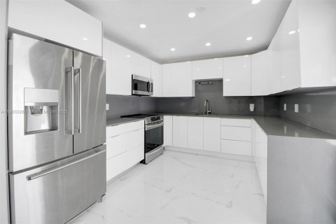 Купить виллу или дом в Хомстед, Флорида 3 спальни, 114.46м2, № 1954375 - фото 18