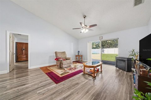 House in Leesburg, Florida 3 bedrooms, 167.69 sq.m. № 2408805 - photo 6