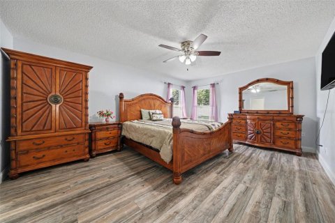 House in Leesburg, Florida 3 bedrooms, 167.69 sq.m. № 2408805 - photo 15
