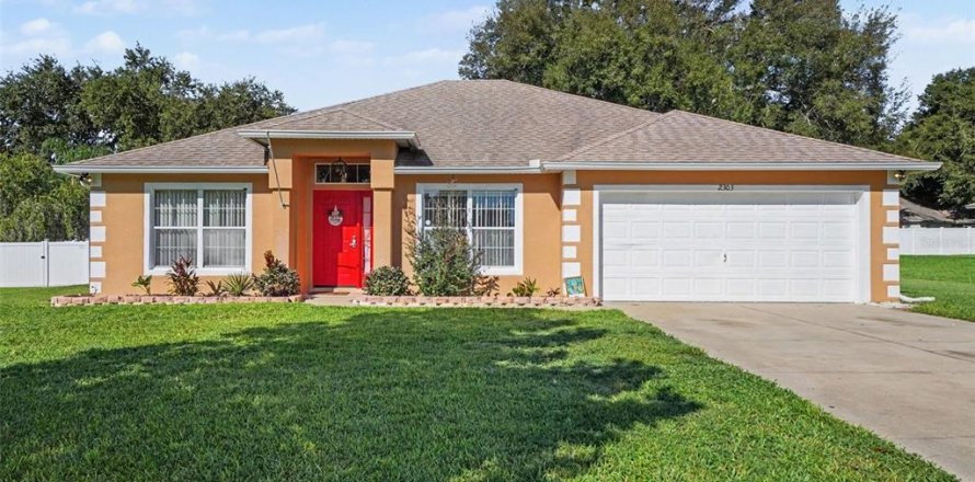 House in Leesburg, Florida 3 bedrooms, 167.69 sq.m. № 2408805