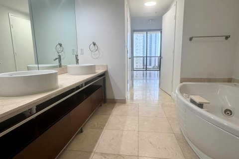 Condominio en alquiler en Sunny Isles Beach, Florida, 2 dormitorios, 124.67 m2 № 2317561 - foto 11