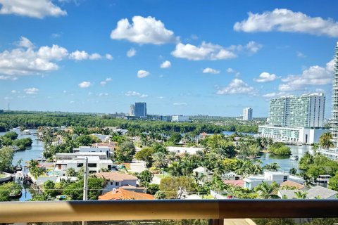 Condominio en alquiler en Sunny Isles Beach, Florida, 2 dormitorios, 124.67 m2 № 2317561 - foto 5