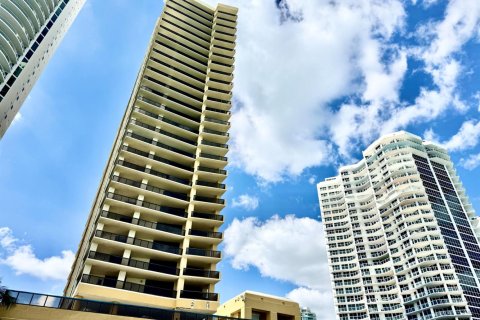 Condominio en alquiler en Sunny Isles Beach, Florida, 2 dormitorios, 124.67 m2 № 2317561 - foto 22
