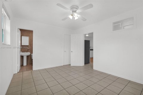 Villa ou maison à louer à El Portal, Floride: 1 chambre, 74.32 m2 № 2426272 - photo 5