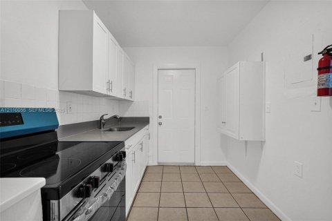 Villa ou maison à louer à El Portal, Floride: 1 chambre, 74.32 m2 № 2426272 - photo 10