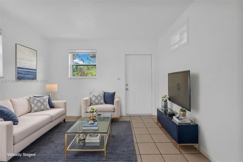 Villa ou maison à louer à El Portal, Floride: 1 chambre, 74.32 m2 № 2426272 - photo 3