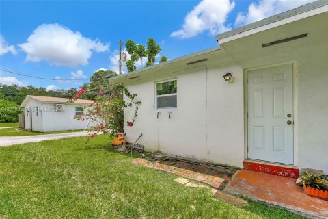 Villa ou maison à louer à El Portal, Floride: 1 chambre, 74.32 m2 № 2426272 - photo 20