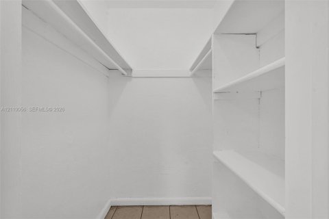 Villa ou maison à louer à El Portal, Floride: 1 chambre, 74.32 m2 № 2426272 - photo 18