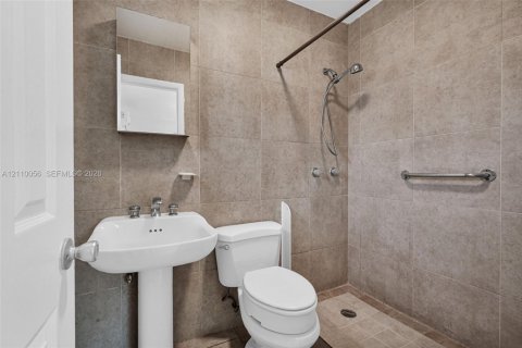 Villa ou maison à louer à El Portal, Floride: 1 chambre, 74.32 m2 № 2426272 - photo 17