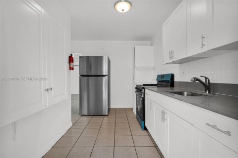 Villa ou maison à louer à El Portal, Floride: 1 chambre, 74.32 m2 № 2426272 - photo 8