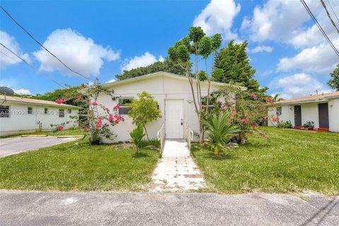 Villa ou maison à louer à El Portal, Floride: 1 chambre, 74.32 m2 № 2426272 - photo 21