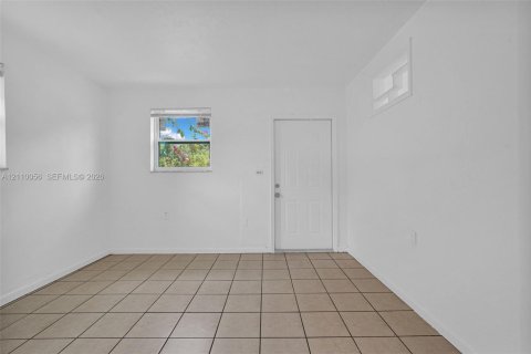 Villa ou maison à louer à El Portal, Floride: 1 chambre, 74.32 m2 № 2426272 - photo 16