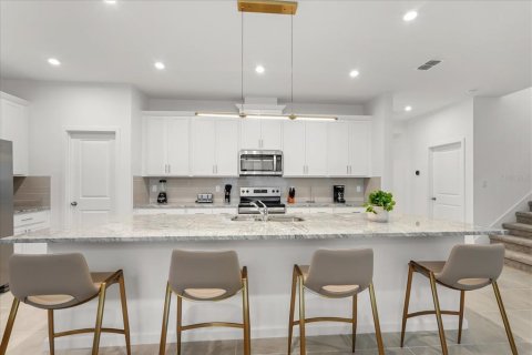 House in Kissimmee, Florida 9 bedrooms, 405.33 sq.m. № 2125975 - photo 6