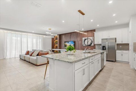 House in Kissimmee, Florida 9 bedrooms, 405.33 sq.m. № 2125975 - photo 18