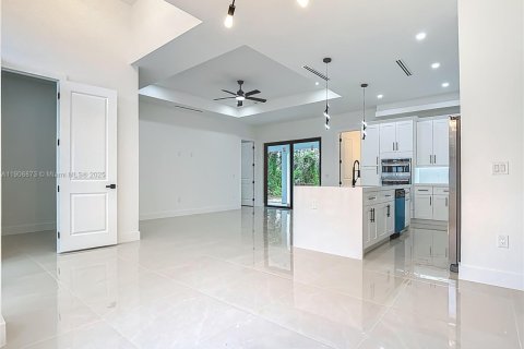 Купить виллу или дом в Лихай-Эйкерс, Флорида 4 спальни, 199.74м2, № 1965800 - фото 6