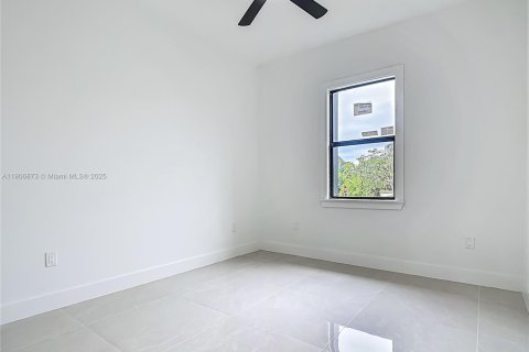 Купить виллу или дом в Лихай-Эйкерс, Флорида 4 спальни, 199.74м2, № 1965800 - фото 29