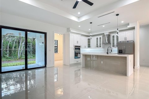 Купить виллу или дом в Лихай-Эйкерс, Флорида 4 спальни, 199.74м2, № 1965800 - фото 15