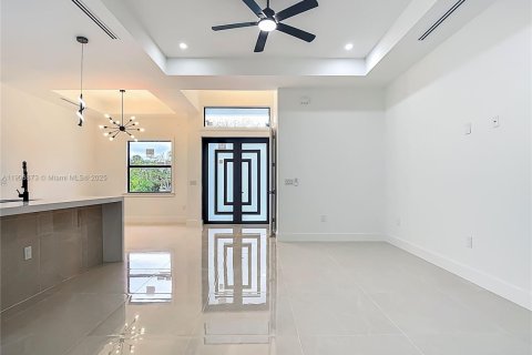 Купить виллу или дом в Лихай-Эйкерс, Флорида 4 спальни, 199.74м2, № 1965800 - фото 13