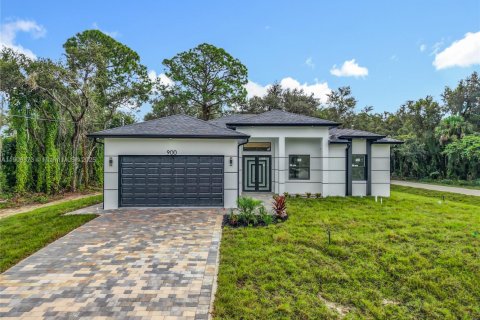 Купить виллу или дом в Лихай-Эйкерс, Флорида 4 спальни, 199.74м2, № 1965800 - фото 1