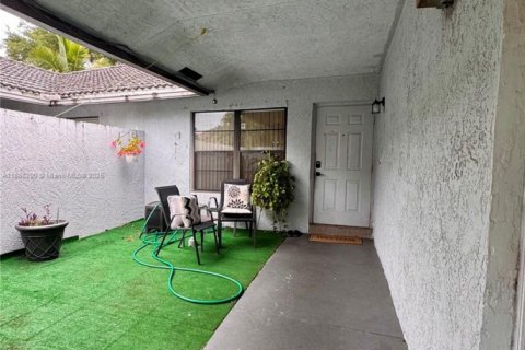 Villa ou maison à vendre à Coral Springs, Floride: 3 chambres, 124.02 m2 № 1942099 - photo 11