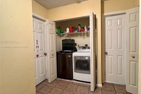 Villa ou maison à vendre à Coral Springs, Floride: 3 chambres, 124.02 m2 № 1942099 - photo 4