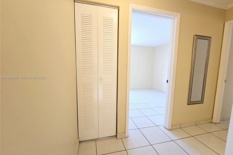 Снять в аренду кондоминиум в Майами, Флорида 2 спальни, 95.13м2, № 2048166 - фото 27