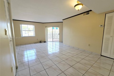 Снять в аренду кондоминиум в Майами, Флорида 2 спальни, 95.13м2, № 2048166 - фото 5