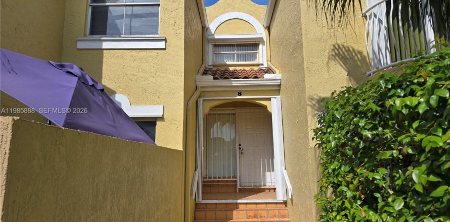 Кондоминиум с 2 спальнями в Майами, Флорида № 2048166