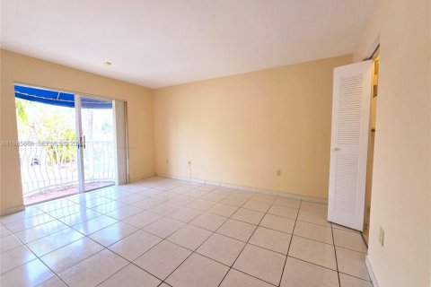 Снять в аренду кондоминиум в Майами, Флорида 2 спальни, 95.13м2, № 2048166 - фото 26