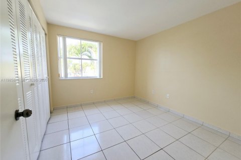 Снять в аренду кондоминиум в Майами, Флорида 2 спальни, 95.13м2, № 2048166 - фото 14