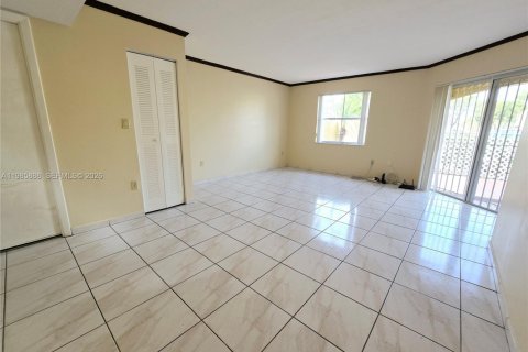 Снять в аренду кондоминиум в Майами, Флорида 2 спальни, 95.13м2, № 2048166 - фото 6
