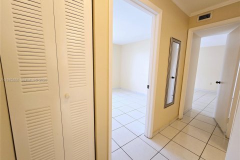 Снять в аренду кондоминиум в Майами, Флорида 2 спальни, 95.13м2, № 2048166 - фото 13