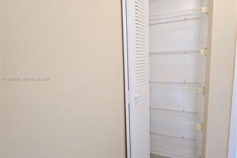 Снять в аренду кондоминиум в Майами, Флорида 2 спальни, 95.13м2, № 2048166 - фото 28