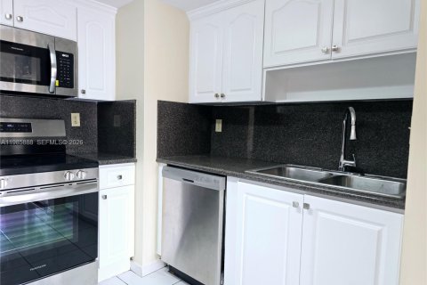 Снять в аренду кондоминиум в Майами, Флорида 2 спальни, 95.13м2, № 2048166 - фото 4