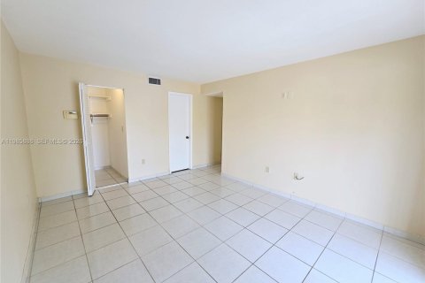 Снять в аренду кондоминиум в Майами, Флорида 2 спальни, 95.13м2, № 2048166 - фото 20