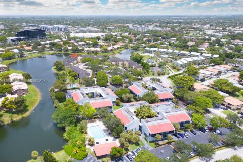 Appartement à louer à Coral Springs, Floride: 1 chambre, 83.61 m2 № 2001091 - photo 2