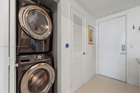 Condo in Miami, Florida, 1 bedroom  № 1816438 - photo 8