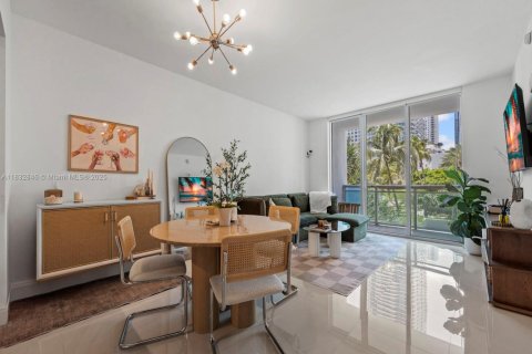 Condo in Miami, Florida, 1 bedroom  № 1816438 - photo 2