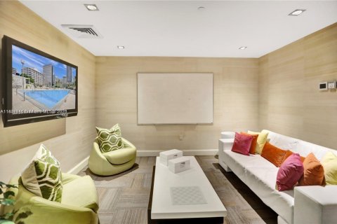 Condo in Miami, Florida, 1 bedroom  № 1816438 - photo 29