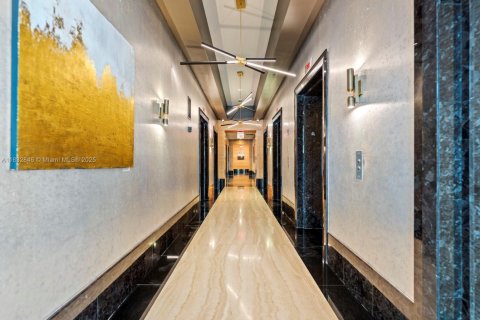 Condo in Miami, Florida, 1 bedroom  № 1816438 - photo 14
