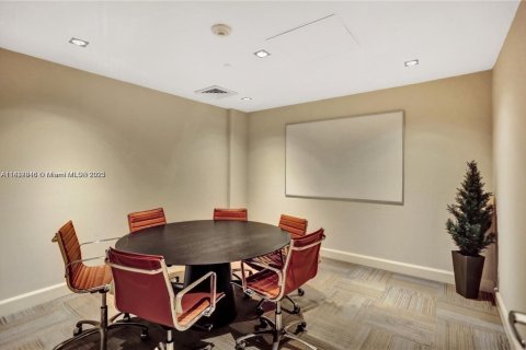 Condo in Miami, Florida, 1 bedroom  № 1816438 - photo 30