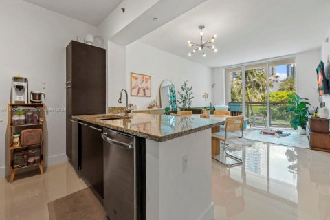 Condo in Miami, Florida, 1 bedroom  № 1816438 - photo 7