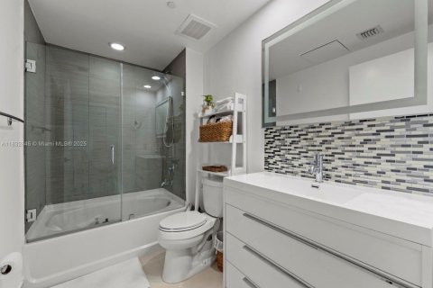 Condo in Miami, Florida, 1 bedroom  № 1816438 - photo 11